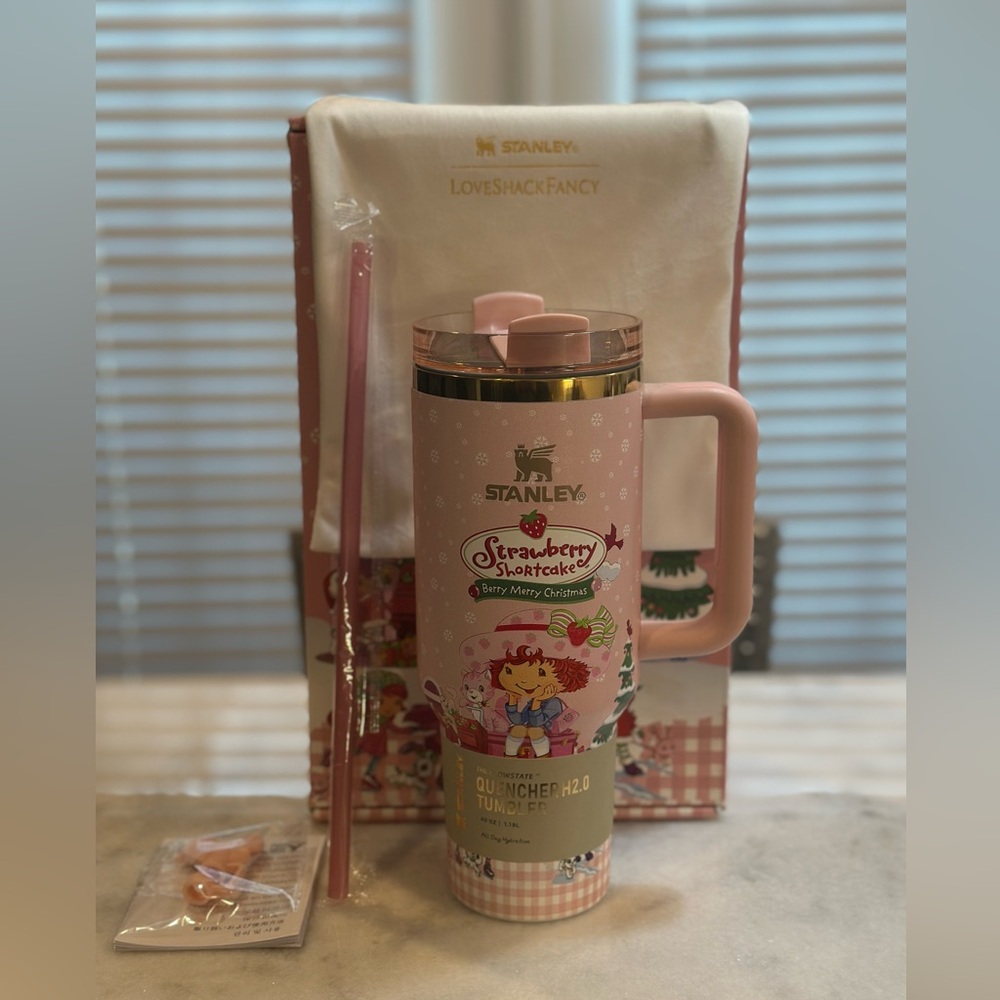 Stanley Limited Edition Strawberry Shortcake Berry Merry Christmas 40oz Tumbler